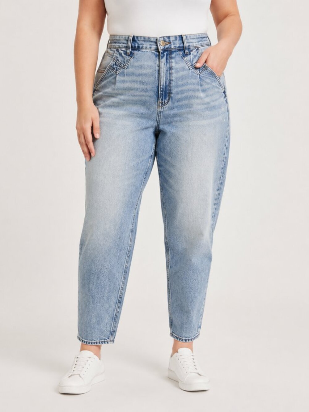 American Eagle Mom Jeans Size 12 Distressed Denim Front Pocket Detail